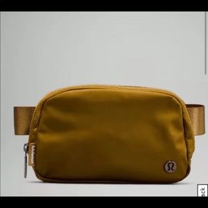 Lululemon everywhere belt bag